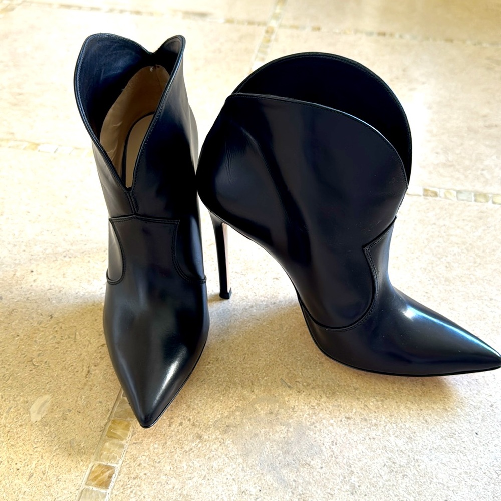 Black Heeled Boots with Glossy Finish by Scoop NYC